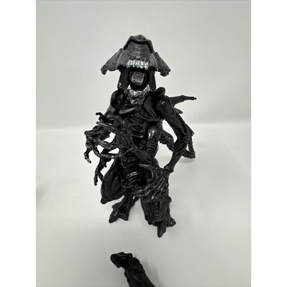 1992 Kenner Alien Queen Alien with Queen Burster 6" + 1994 Alien Bull Figure - Picture 3 of 13